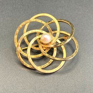 Vintage 12K Gold Filled Cultured Pearl Spiral Brooch, 5.2mm Cultured Pearl 1.5"